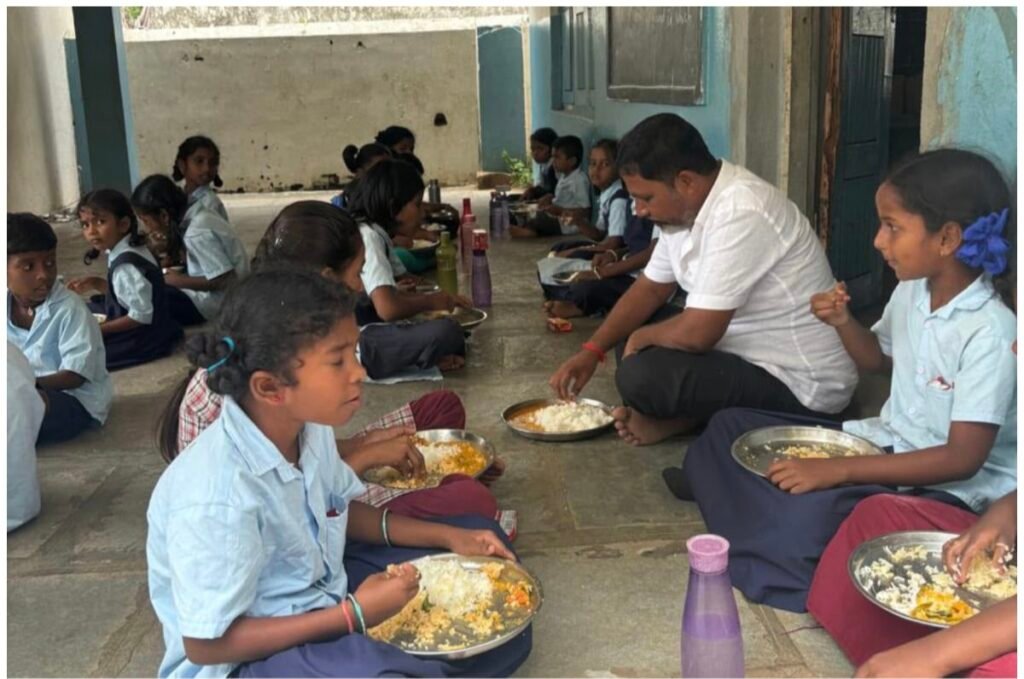 టేకుమట్ల ప్రభుత్వ పాఠశాలలో సర్పంచ్ ఆకస్మిక తనిఖీ, విద్యార్థులతో కలిసి భోజనం.