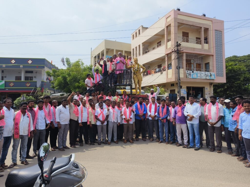 మహనీయులను కీర్తించిన ఘనత బీఆర్‌ఎస్‌దే .మహనీయుల ఉద్యమ స్ఫూర్తితోనే తెలంగాణ సాధించుకున్నాం: పుట్ట మధూకర్
