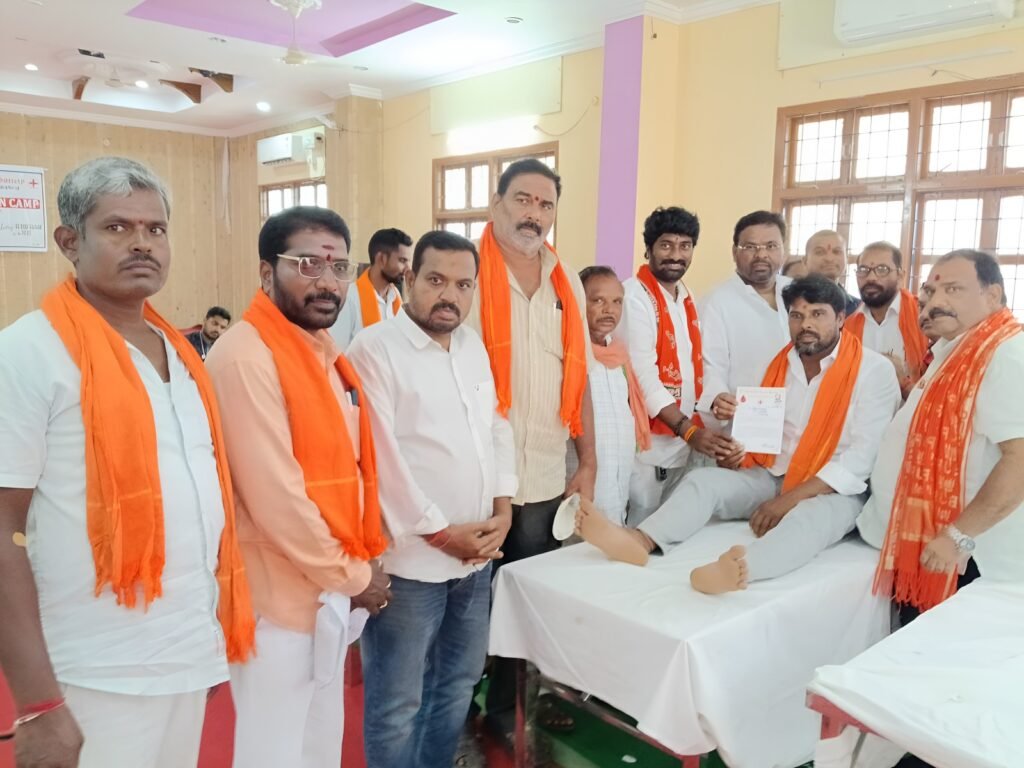 రక్తదాన శిబిరంలో పాల్గొన్న భీమారం బిజెపి నాయకులు.