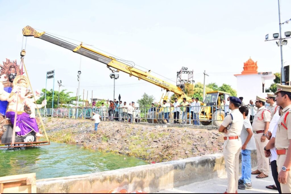 సమిష్టి కృషితో జిల్లాలో ప్రశాంతంగా ముగిసిన గణేష్ నిమజ్జనం: జిల్లా ఎస్పి శ్రీ అశోక్ కుమార్ ఐపిఎస్.