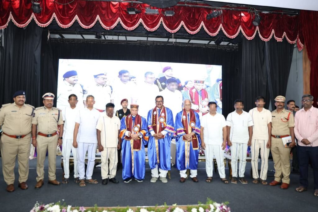 జైలు నుంచే ఉన్నత విద్య.. 10 మంది ఖైదీలకు పీజీ పట్టాలు