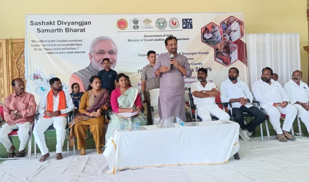 దివ్యాంగులకు పరికరాలు పంపిణి చేసిన ఎంపీ రఘనందన్ రావు