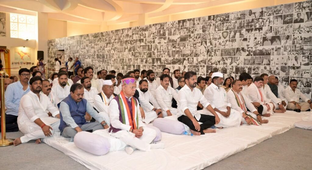 బాపూ ఘాట్‌లో డిజిటల్ మ్యూజియంను గవర్నర్ తో కలిసి ప్రారంభించిన ముఖ్యమంత్రి