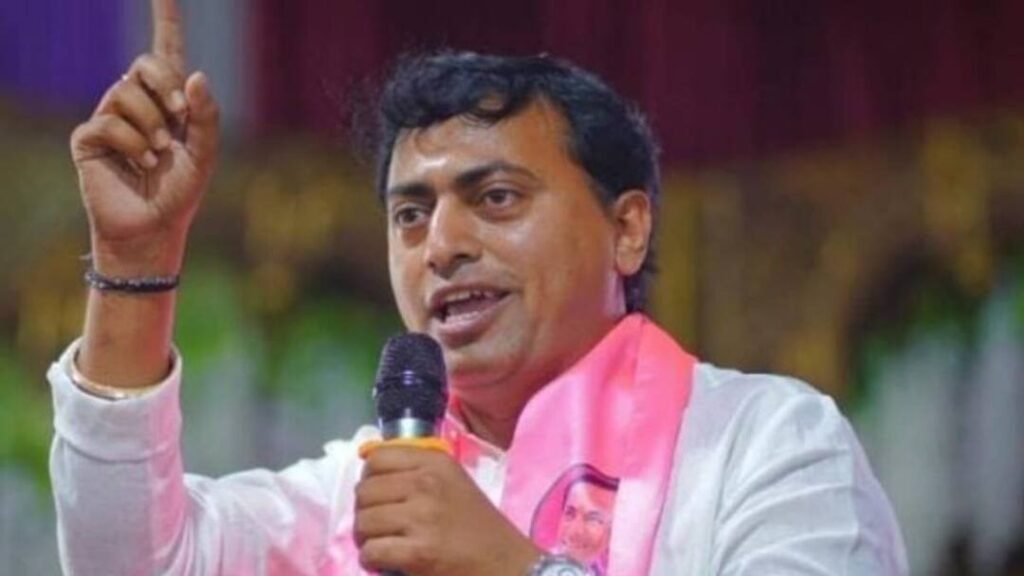 పట్టభద్రులంతా ఓటరుగా నమోదు కావాలి   బీఆర్ఎస్ నేత ఏనుగుల రాకేష్ రెడ్డి   వరంగల్ సెంట్రల్ లైబ్రరీని సందర్శించి విద్యార్థులకు విజ్ఞప్తి