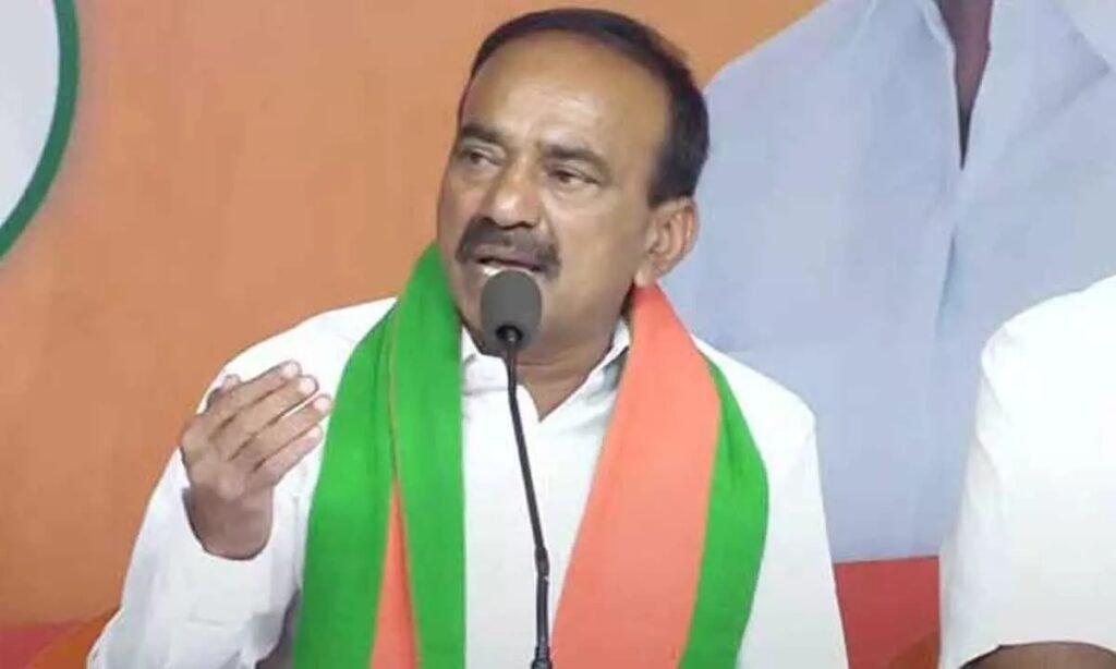 రోడ్లపై కాదు.. ఆధారాలతో ఈసీ వద్దకు వెళ్లండి  ఈటల రాజేందర్   ఢిల్లీలో ఇండియా కూటమి నిరసనలపై బీజేపీ ఎంపీ ఈటల రాజేందర్ స్పందన  ఆందోళనలతో ప్రజలకు ఇబ్బందులు కలుగుతున్నాయని వ్యాఖ్య