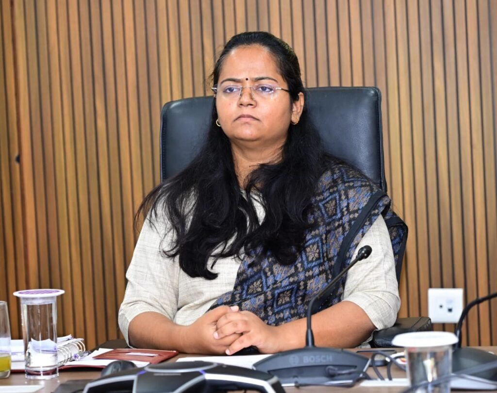 అటవీ విస్తీర్ణం పెంపుదల, కలప,జంతువుల స్మగ్లింగ్ అరికట్టడమే ధ్యేయం జిల్లా కలెక్టర్ ప్రతిమా సింగ్