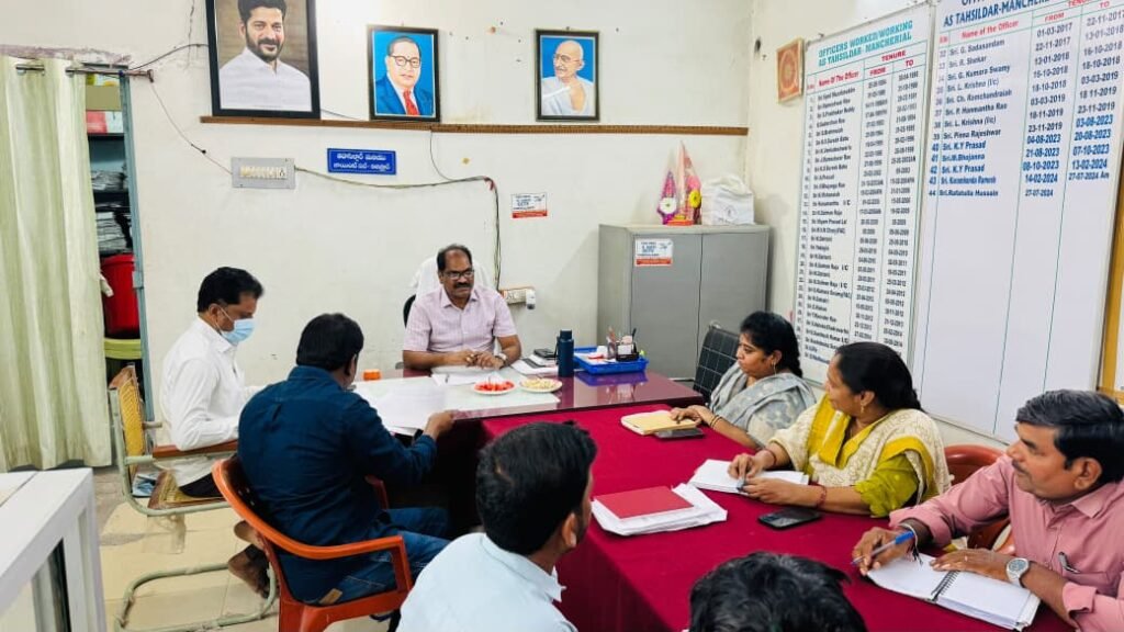 పెండింగ్ దరఖాస్తులను త్వరితగతిన పరిష్కరించాలి   జిల్లా అదనపు కలెక్టర్ (రెవెన్యూ) వి.రాములు