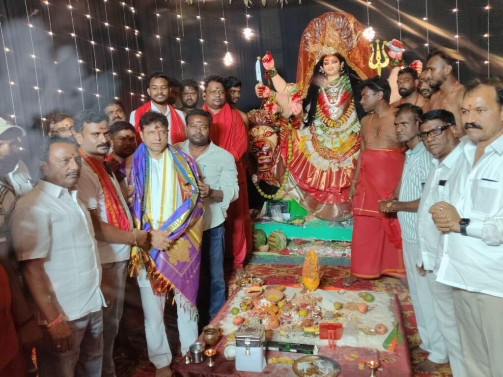 ఆధ్యాత్మిక కార్యక్రమాల్లో పాల్గొన్న మంత్రికి ఘనంగా స్వాగతం.