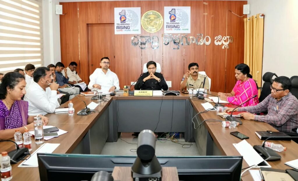 ఇసుక రవాణాలో ట్రాఫిక్ సమస్యలు తలెత్తకుండా చర్యలు   మణుగూరు, చర్ల, భద్రాచలం, బూర్గంపాడుపై ప్రత్యేక దృష్టి   హోల్డింగ్, పార్కింగ్ ప్రాంతాలను సద్వినియోగం చేసుకోవాలి   అక్రమ ఇసుక రవాణాపై కఠిన చర్యలు తప్పవు