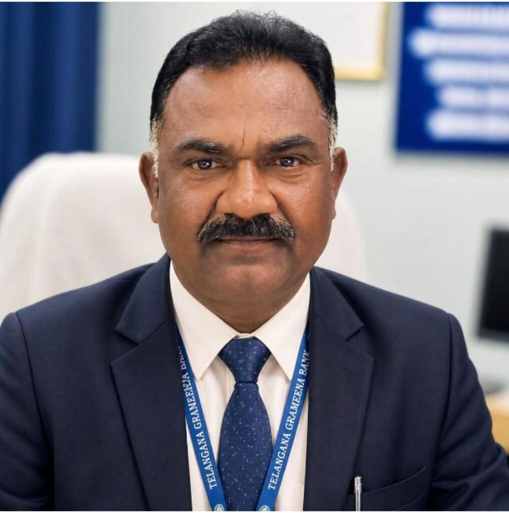 పర్యావరణం ద్వారానే ప్రజాహితం.తెలంగాణ గ్రామీణ బ్యాంక్ రీజనల్ మేనేజర్ శ్రీనివా.స్వచత సేవా కార్యక్రమంలో భాగంగా మొక్కలు నాటిన  బ్యాంకు సిబ్బంది