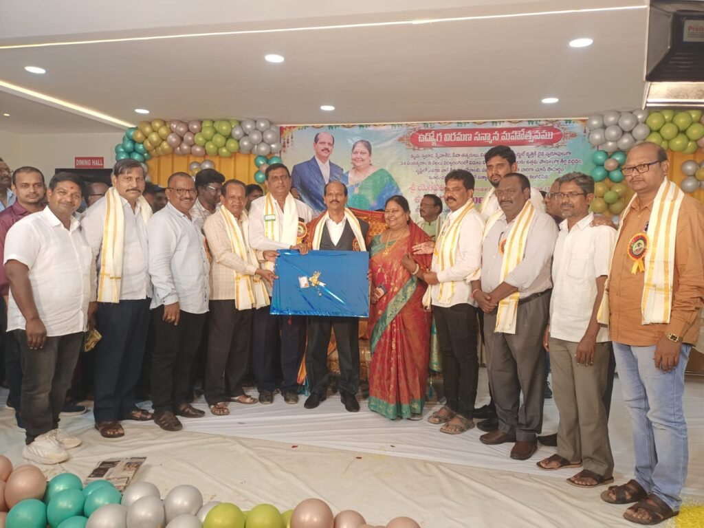 విశిష్ట సేవలకు ఘన సత్కారం.. రమేష్ బాబు దంపతులకు ఆత్మీయ వీడ్కోలు! పదవీ విరమణ సందర్భంగా అభినందించిన టీఎన్జీవో మంచిర్యాల జిల్లా కమిటీ
