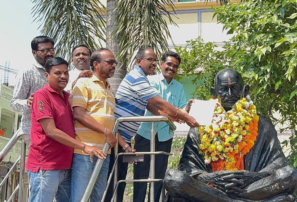 జర్నలిస్టుల సమస్యలు వెంటనే పరిష్కరించాలి ,ప్రెస్ క్లబ్ అధ్యక్షుడు అంకరి కుమార్.