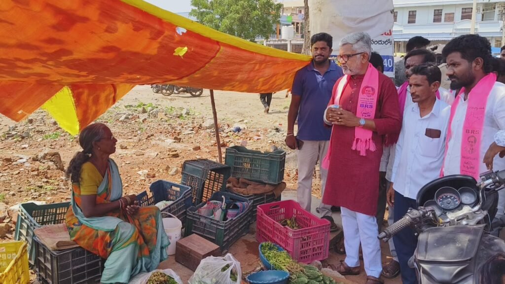 మంథని ఆనవాళ్లను చెరిపే ప్రయత్నం: పుట్ట మధూకర్‌ .మార్కెట్‌ పనులు ప్రారంభించడంలో ఎందుకు జాప్యం? అధికార యంత్రాంగం సమాధానం చెప్పాలి.