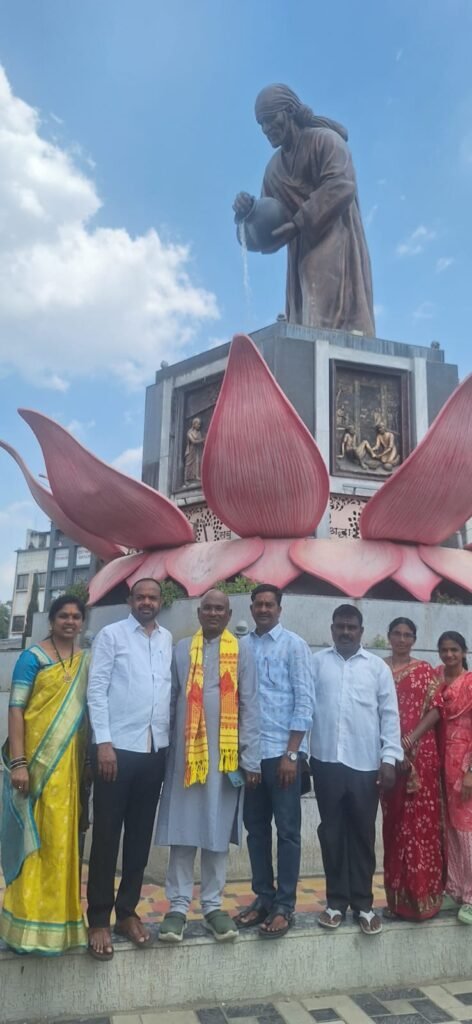 సాయి సేవలో తరిస్తున్న కౌండిన్య శ్రీశైలం మహాదేవ గురూజీ.