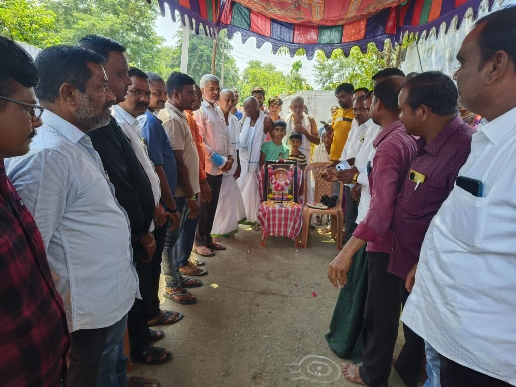 అనారోగ్యంతో బాధపడుతున్న వారిని పరామర్శించిన పుట్ట మధూకర్,మృతుల కుటుంబాలకు ప్రగాఢ సానుభూతి.
