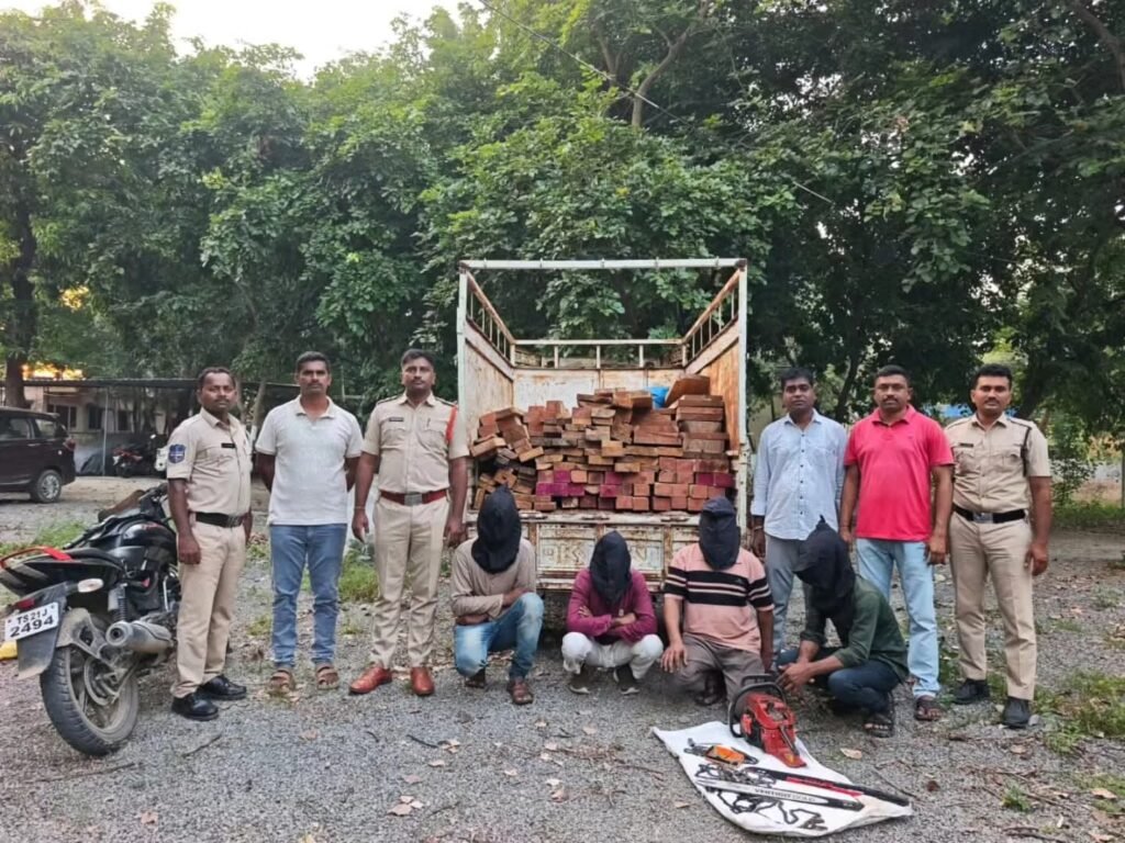 టేకు చెట్ల దొంగతనం కేసులో నలుగురు అరెస్ట్.. 132 టేకు దుంగలు స్వాధీనం.