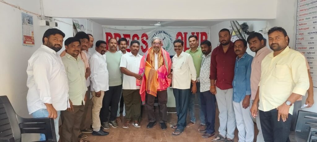 ప్రజల పక్షాన నిలబడి వార్తలు రాయాలి.టీయూడబ్ల్యూజే(143) రాష్ట్ర అధ్యక్షుడు అల్లం నారాయణ.