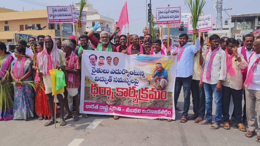 కాలయాపనకే మంత్రితో ఫొటోలు దిగుతున్న దుద్దిళ్ల.
