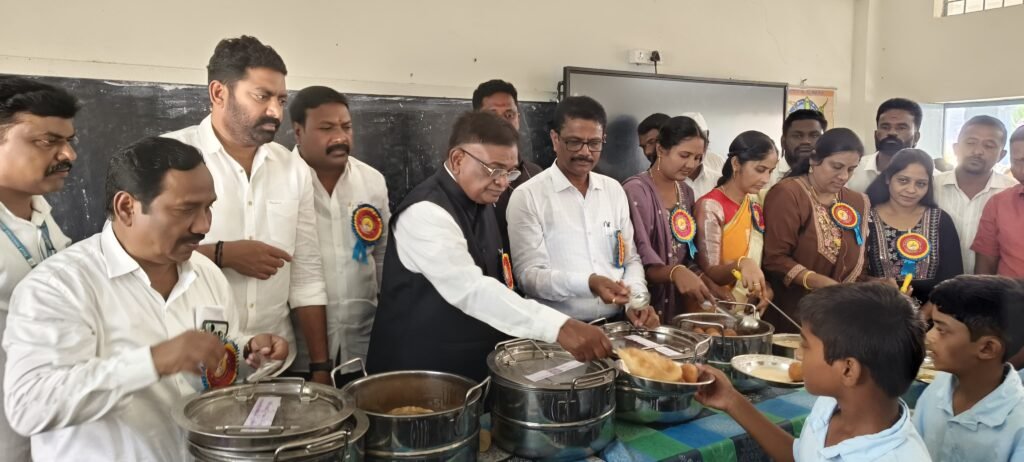 ప్రభుత్వ పాఠశాల విద్యార్థులకు పౌష్టికాహారం అందించడమే తెలంగాణ అల్పాహార కార్యక్రమం లక్ష్యం.