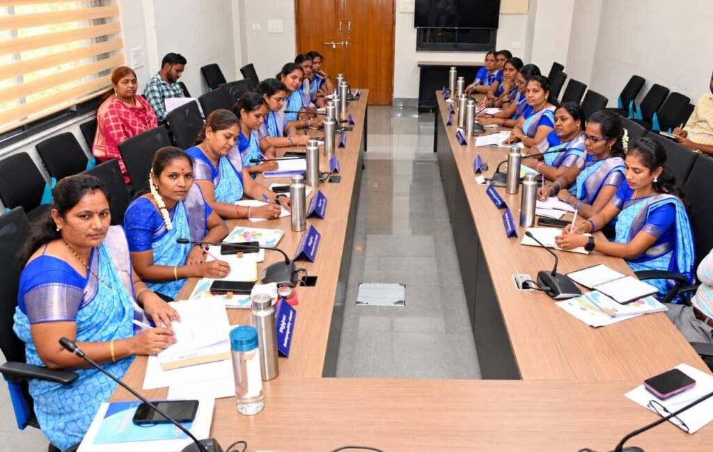 డ్వాక్రా గ్రూపులకు గుదిబండగా మారిన అప్పుల భారం!
