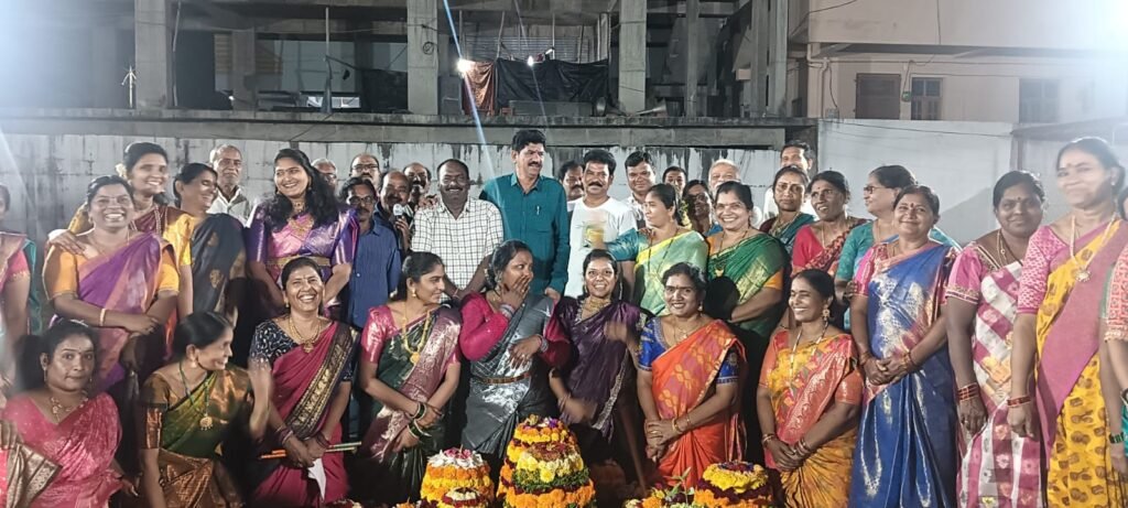 టీఎన్జీవో హౌసింగ్ సొసైటీలో ఘనంగా ఎంగిలిపూల బతుకమ్మ వేడుకలు.బతుకమ్మ పండుగ తెలంగాణ సంస్కృతి, సంప్రదాయాలకు ప్రతీక: గడియారం శ్రీహరి