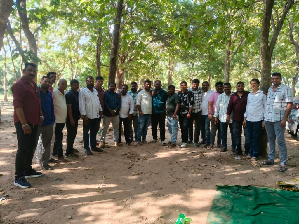 ఘనంగా సరస్వతి విద్యాలయం పూర్వ విద్యార్థుల సిల్వర్ జూబ్లీ ఆత్మీయ సమ్మేళనం,25 ఏళ్ల తర్వాత ఒక్కచోట చేరి బాల్య జ్ఞాపకాల నెమరువేత.. ఆటపాటలతో సందడి