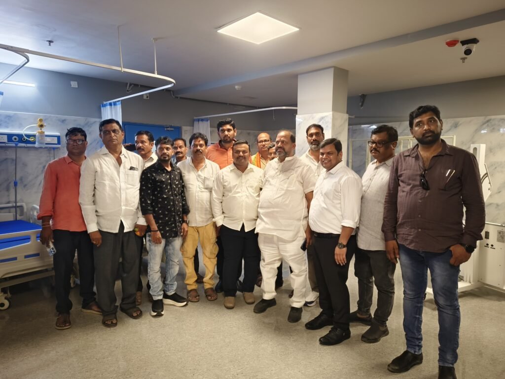తిరుపతి హాస్పిటల్, మంచిర్యాలలో ప్రభుత్వ ఉద్యోగులకు NEHS అమలు తీరును పరిశీలించిన టీఎన్జీవో కేంద్ర సంఘం అధ్యక్షులు శ్రీ మారం జగదీశ్వర్ గారికి టీఎన్జీవో మంచిర్యాల జిల్లా కమిటీ పక్షాన కృతజ్ఞతలు