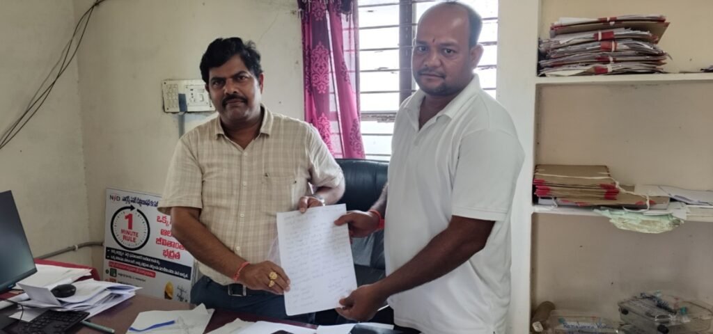 విద్యుత్ సబ్‌ ఇంజినీర్‌పై శాఖాపరమైన చర్యలు తీసుకోవాలి.
