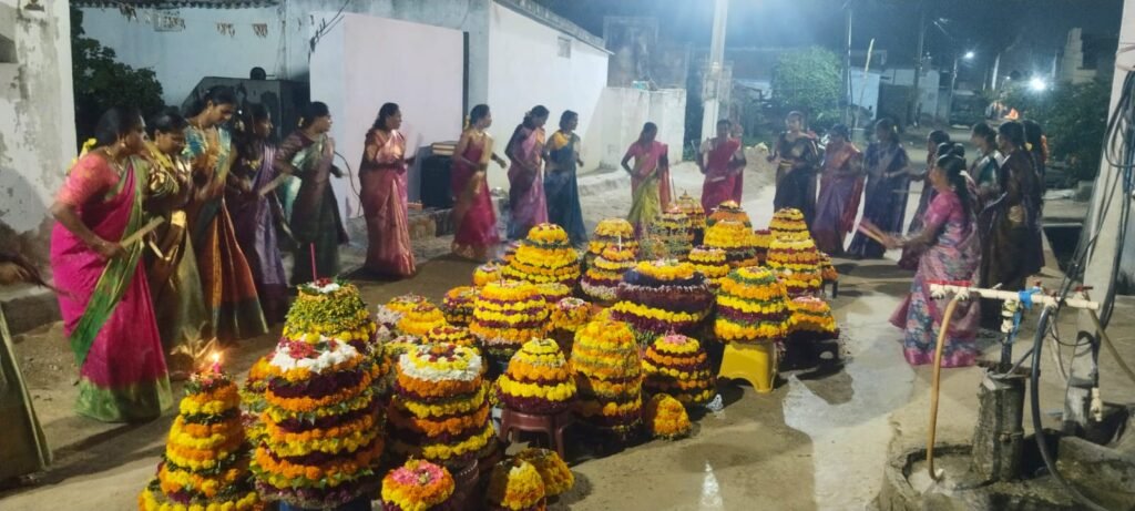 రాజాపూర్‌లో ఘనంగా బతుకమ్మ సంబరాలు,